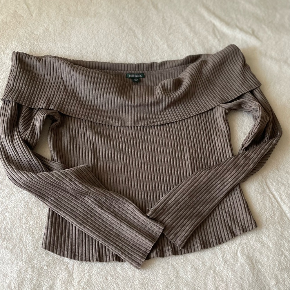 Off the shoulder crop top .